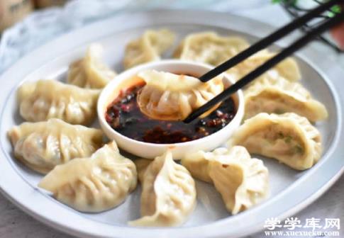 餃子怎么蒸好吃 在蒸籠上刷薄油蒸15-20分鐘即可
